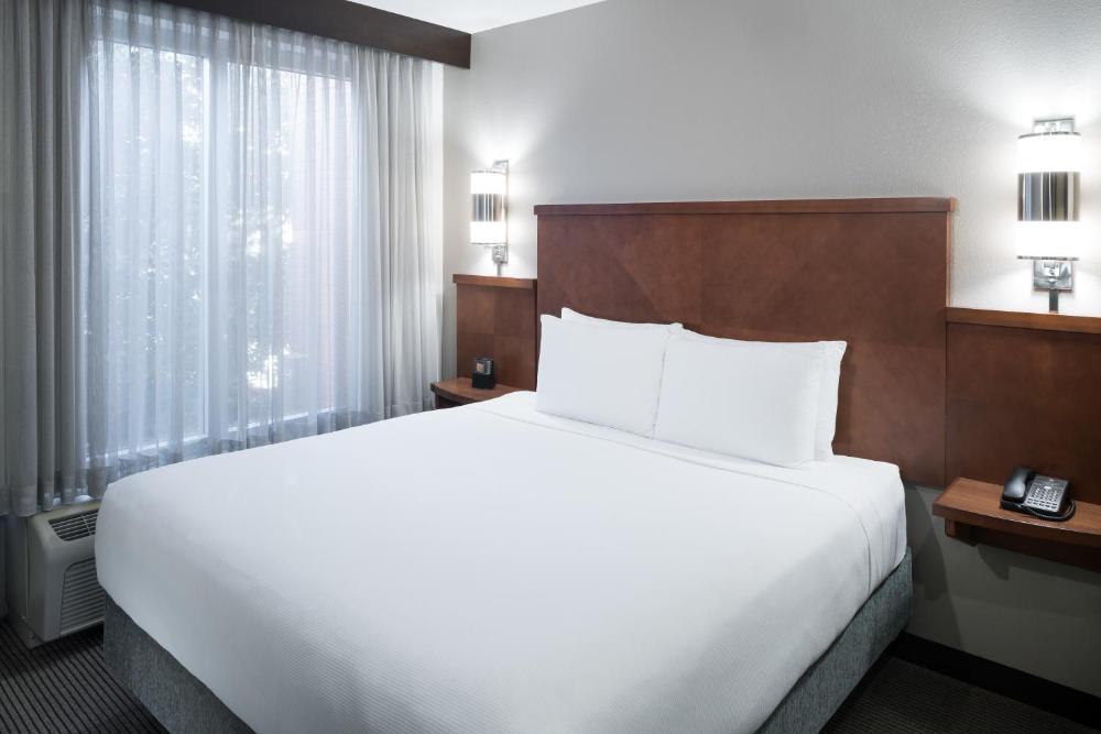 King Room with Sofa Bed - High Floor interior