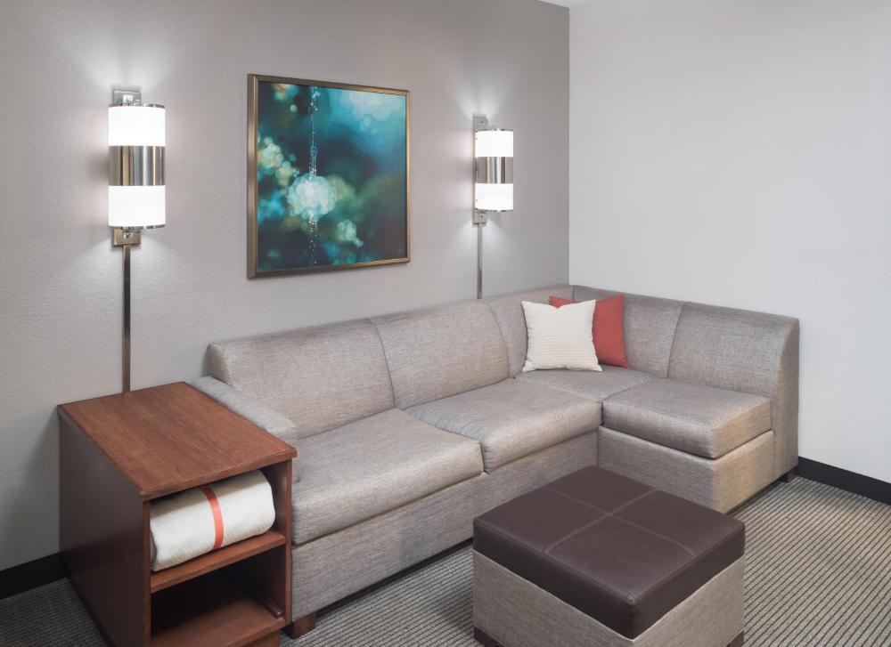 Queen Room with Two Queen Beds and Sofa Bed - High Floor interior